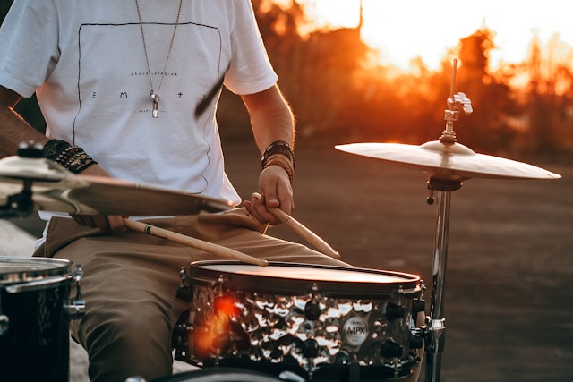 Verbeter je motorische vaardigheden door te leren drummen